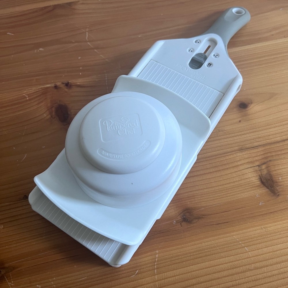 Pampered Chef Simple Slicer